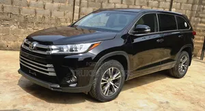 Toyota Highlander LE 4x4 V6 (3.5L 6cyl 8A) 2017 Black