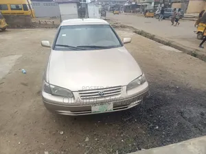 Toyota Camry Automatic 1999 Gold