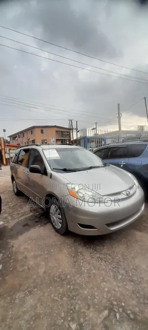 Toyota Sienna 2010 Silver