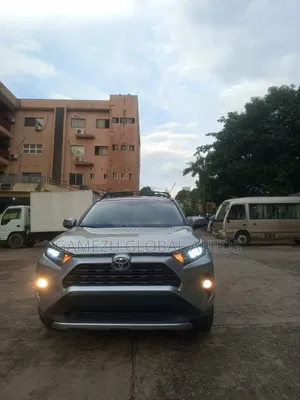 Toyota RAV4 XLE 2021 Silver
