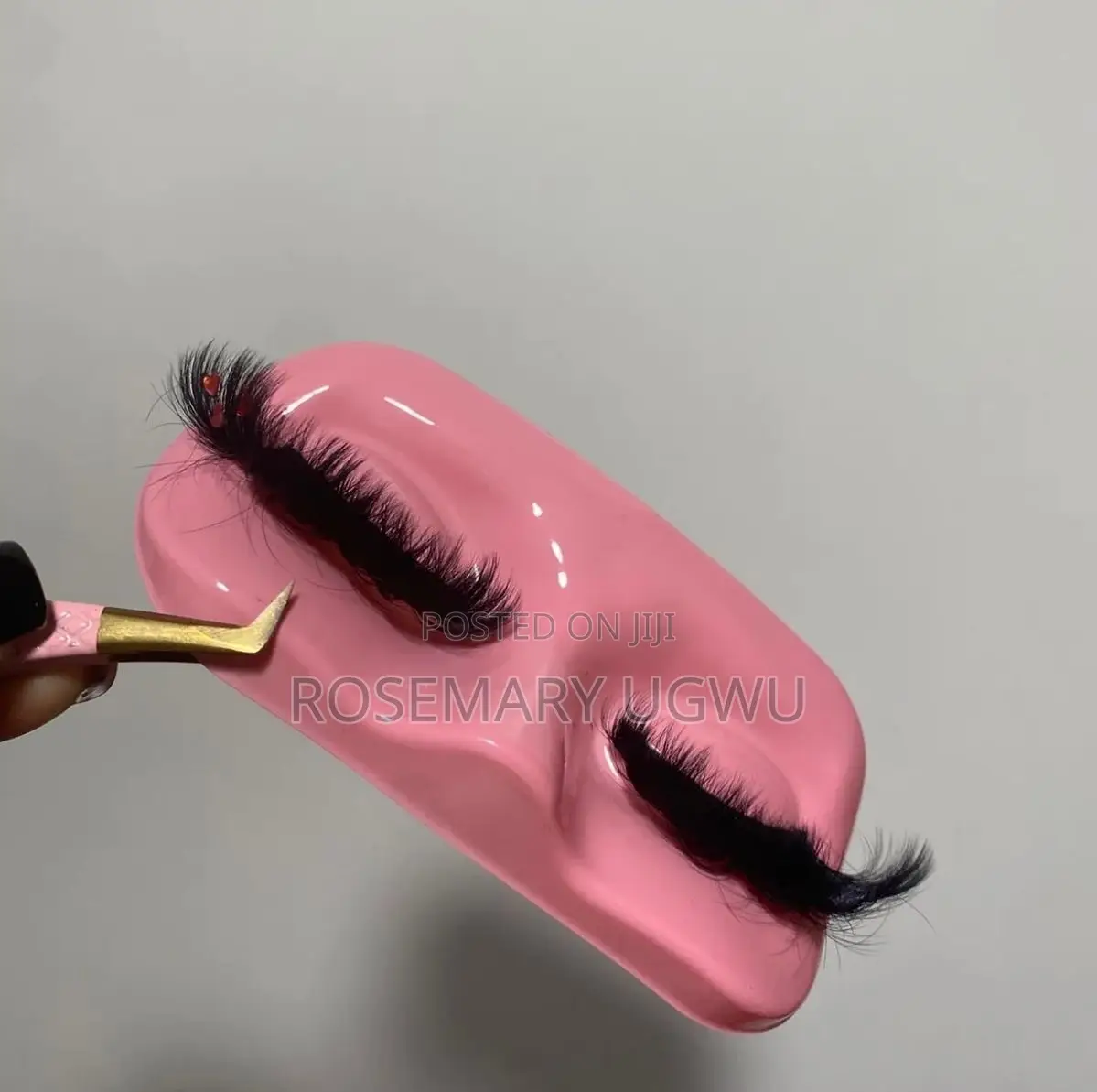 Cluster and Strip Lashes Technician