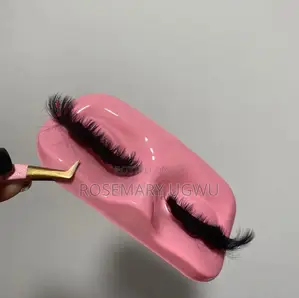 Cluster and Strip Lashes Technician