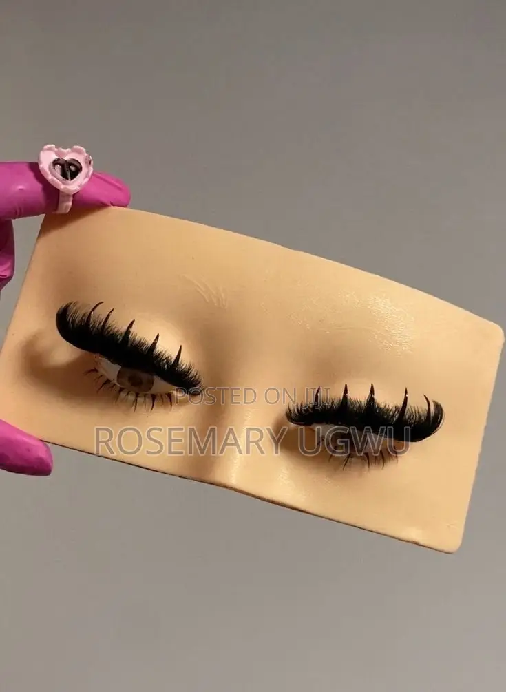 Cluster and Strip Lashes Technician