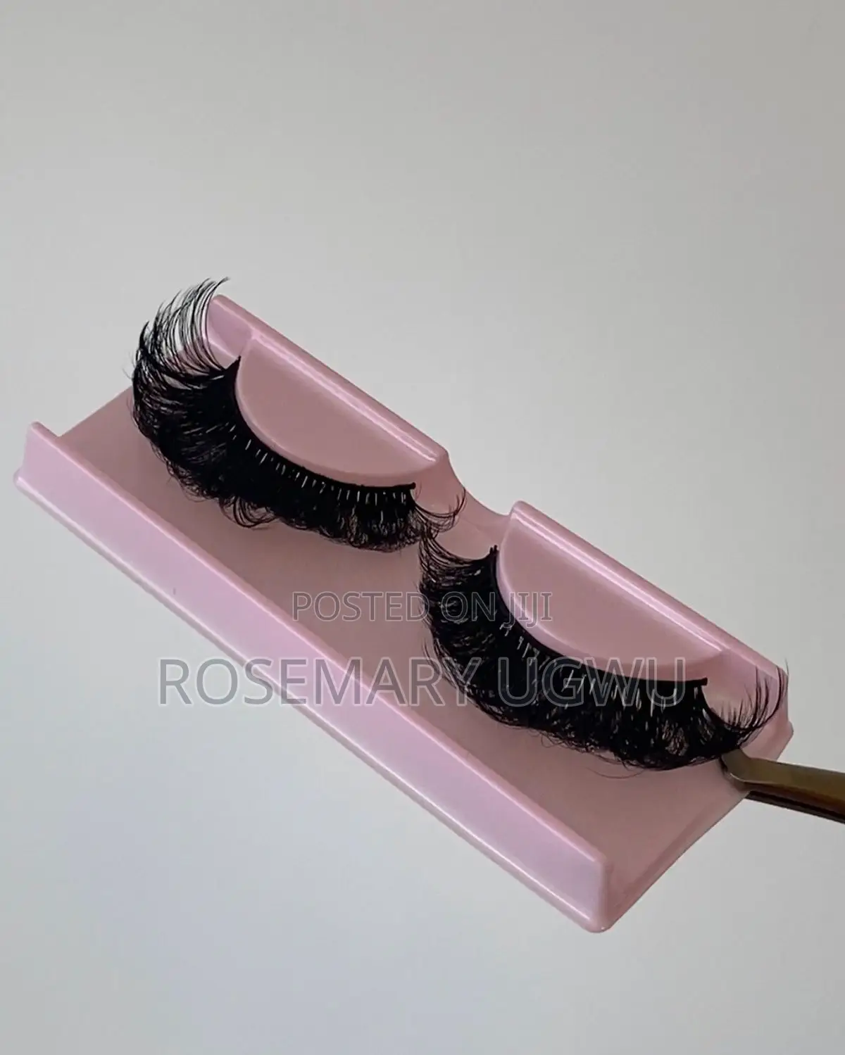 Cluster and Strip Lashes Technician