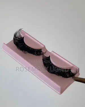 Cluster and Strip Lashes Technician