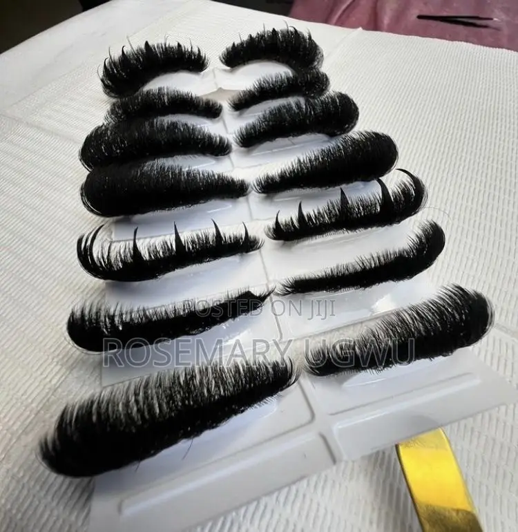 Cluster and Strip Lashes Technician