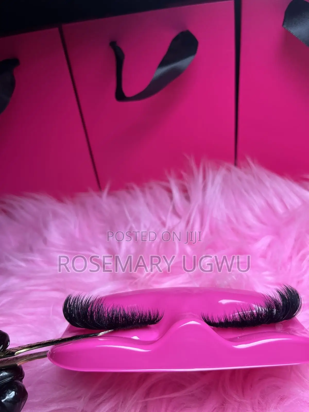 Cluster and Strip Lashes Technician