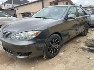 Toyota Camry 2005 Gray