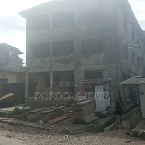 18bdrm House in Oke-Odo for sale