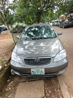 Toyota Corolla LE 2004 Gray