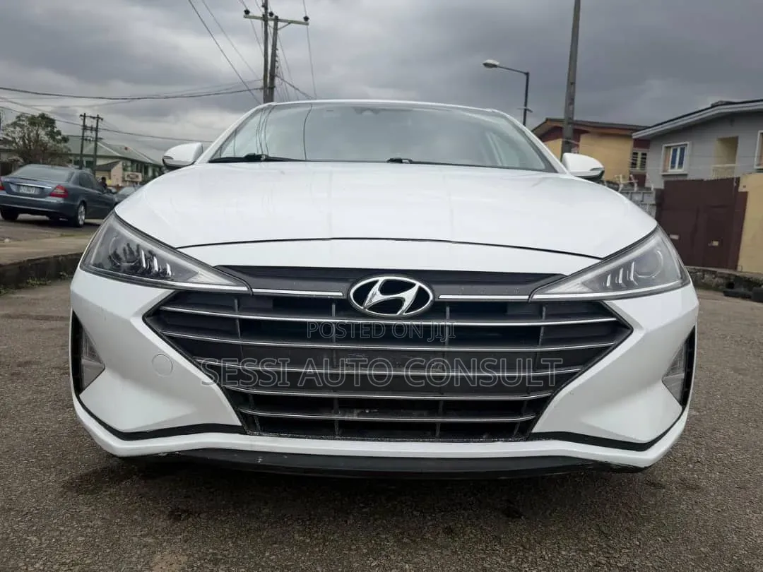 Hyundai Elantra 2019 White
