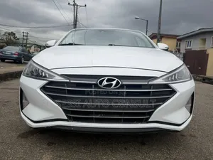 Hyundai Elantra 2019 White