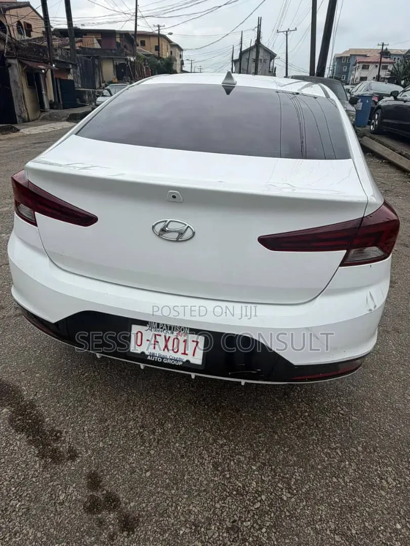 Hyundai Elantra 2019 White