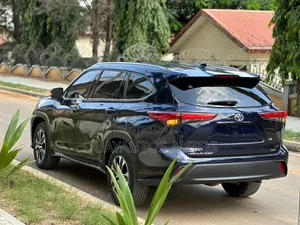 Toyota Highlander XLE FWD 2020 Blue