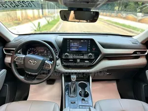 Toyota Highlander XLE FWD 2020 Blue