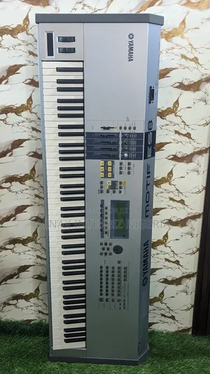 Yamaha Motive ES8