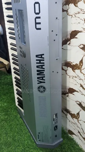 Yamaha Motive ES8