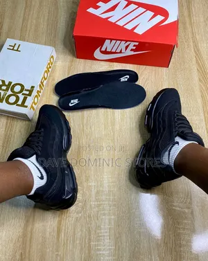 Nike Airmax Sneaker Available Now