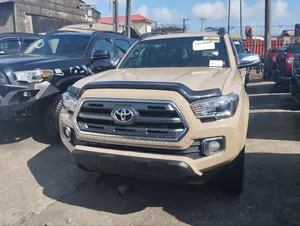 Toyota Tacoma 2017 Gold