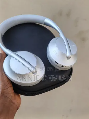 Bose Noise Cancelling Headphones 700 With Case