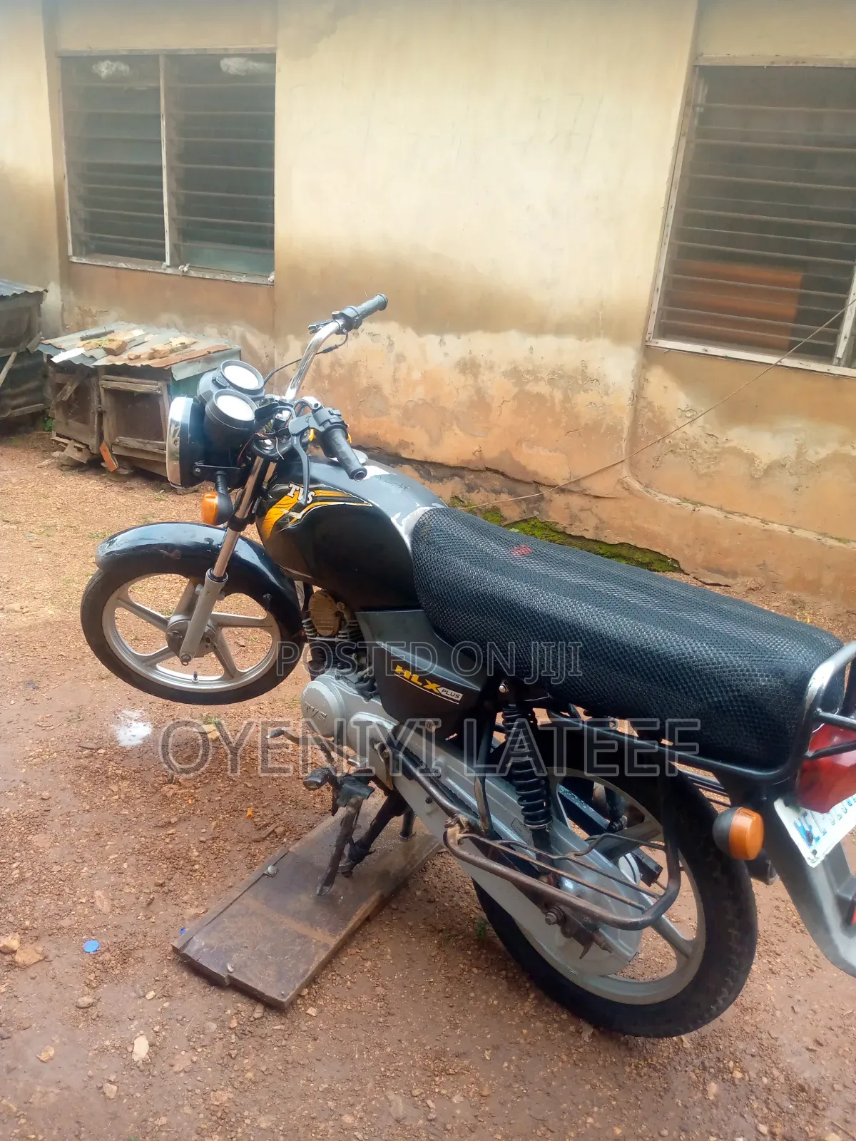 TVS HLX 125 2024 Black