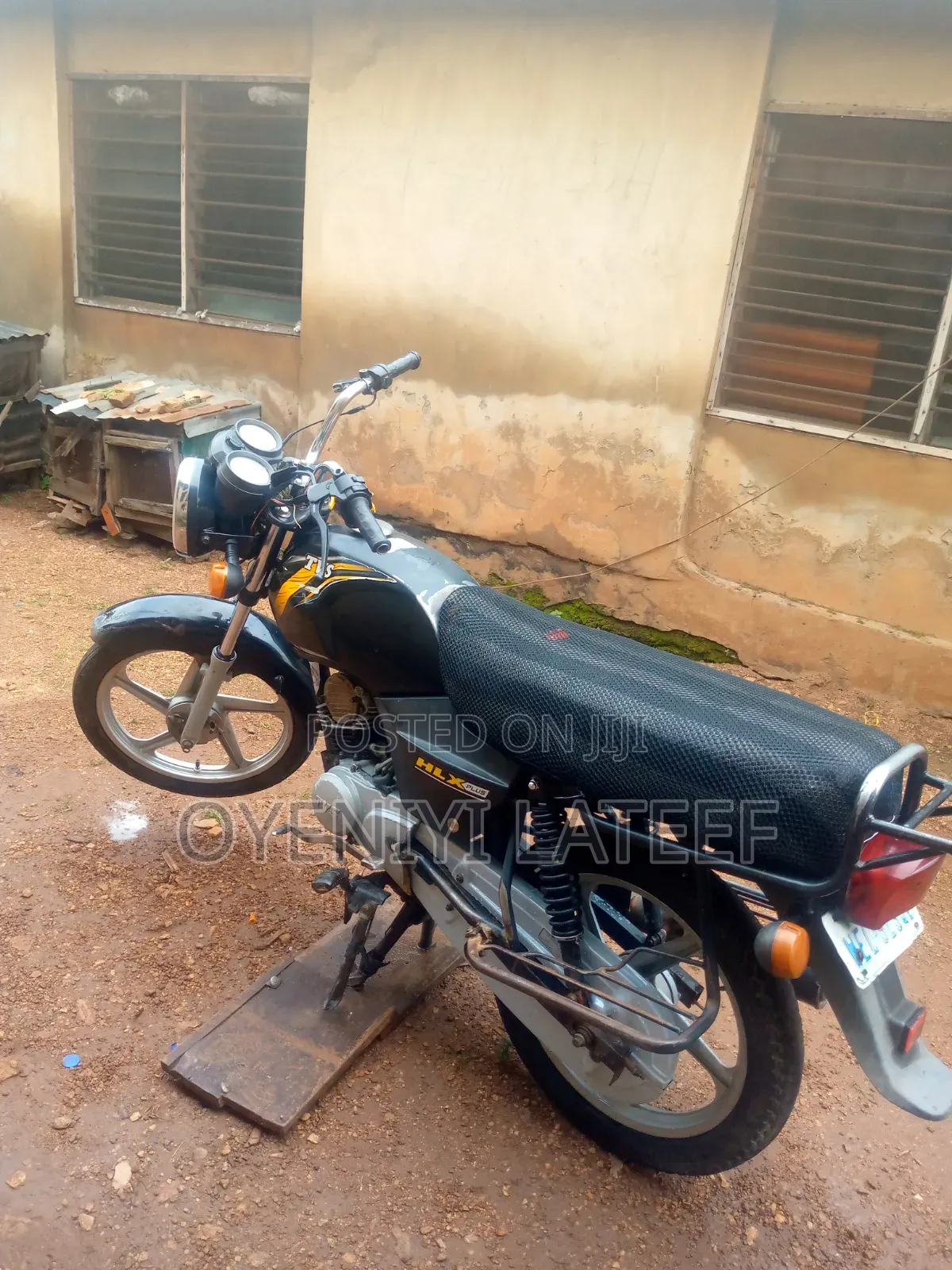 TVS HLX 125 2024 Black