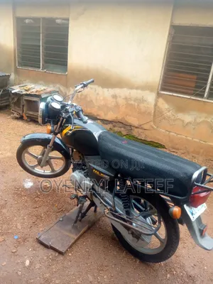 TVS HLX 125 2024 Black
