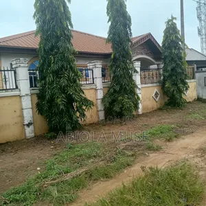 3bdrm Bungalow in Olusetan, Akala Express for sale