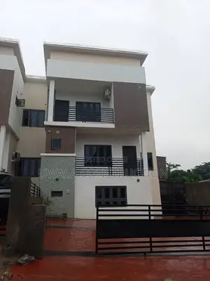 4bdrm Duplex in FHA for rent