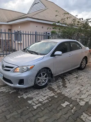 Toyota Corolla LE 4dr Sedan (1.8L 4cyl 4A) 2011 Silver