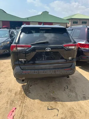 Toyota RAV4 XLE 2021 Black