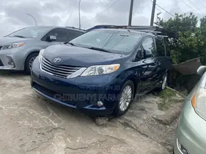 Toyota Sienna 2014 Blue