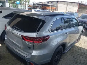 Toyota Highlander 2019 Silver