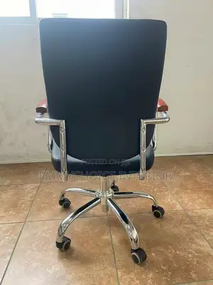 Executive Mid-Back Ribbed Office Swivel Chair