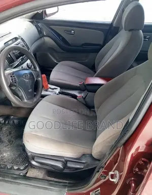 Hyundai Elantra Touring SE 2010 Ivory
