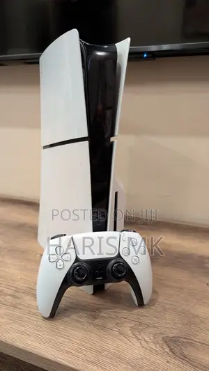 PlayStation 5 Slim (1TB)