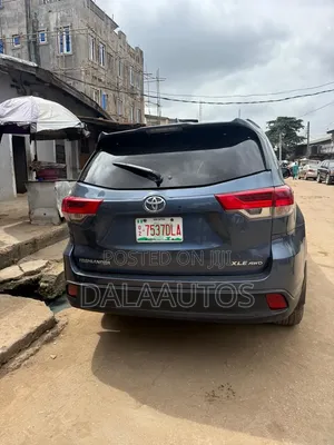 Toyota Highlander 2019 Blue