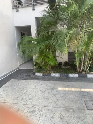 2bdrm Penthouse in Chelsea Heights, Lekki Phase 2 for rent