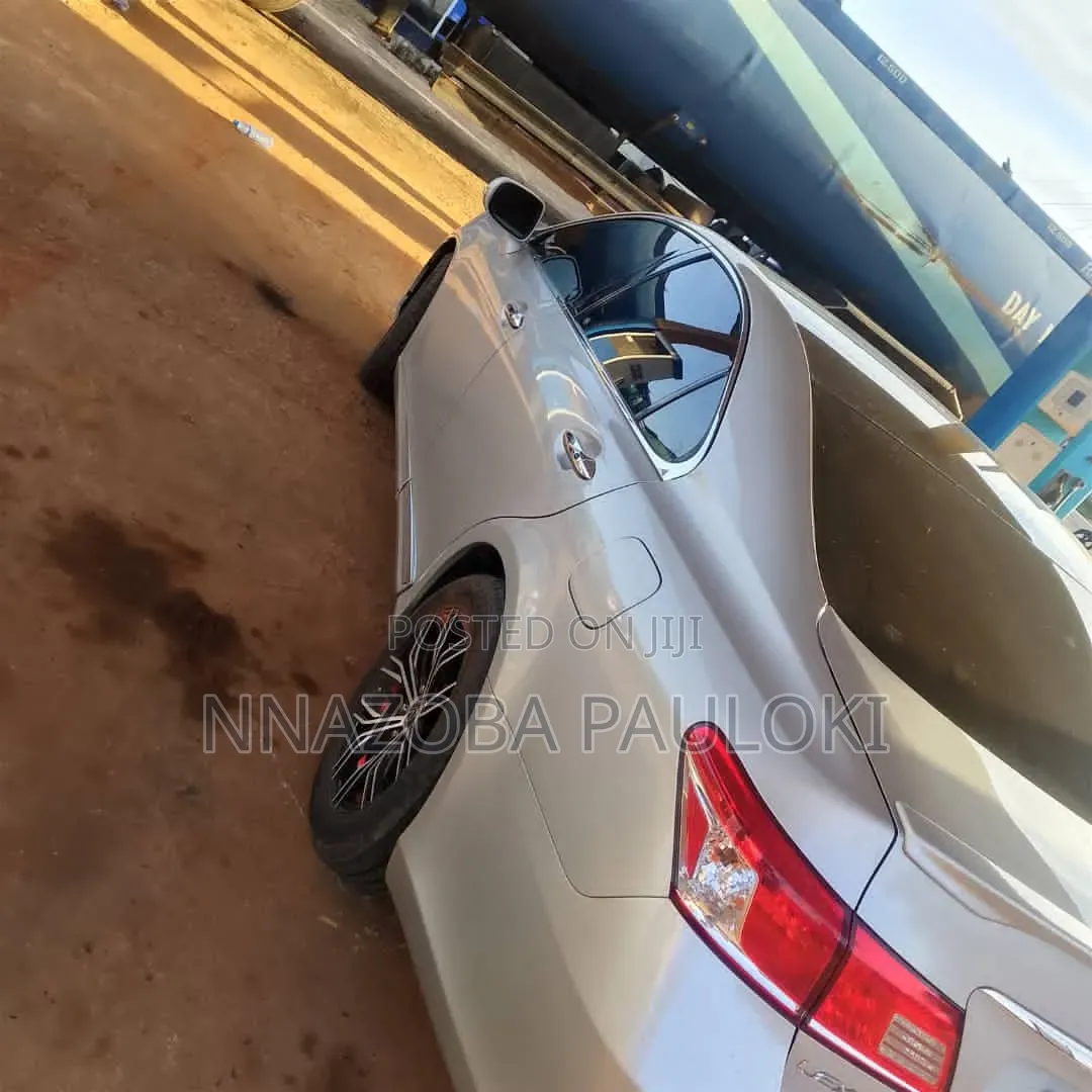 Lexus ES 2012 Silver