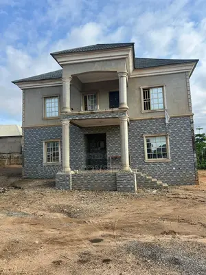 5bdrm Duplex in Orozo for sale