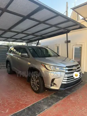 Toyota Highlander XLE 4dr SUV AWD (3.5L 6cyl 6A) 2015 Silver