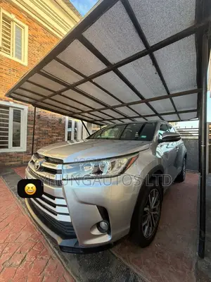 Toyota Highlander XLE 4dr SUV AWD (3.5L 6cyl 6A) 2015 Silver