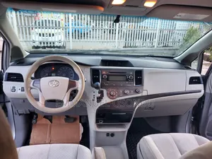 Toyota Sienna 2011 Blue