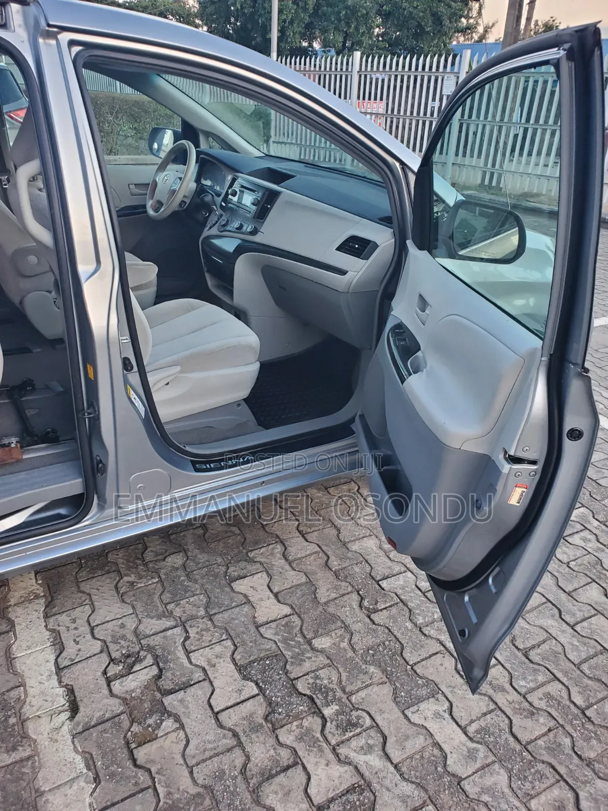Toyota Sienna 2011 Blue