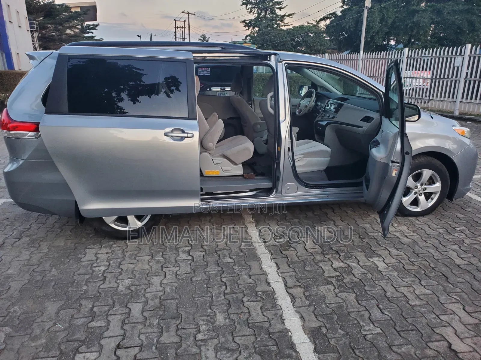 Toyota Sienna 2011 Blue