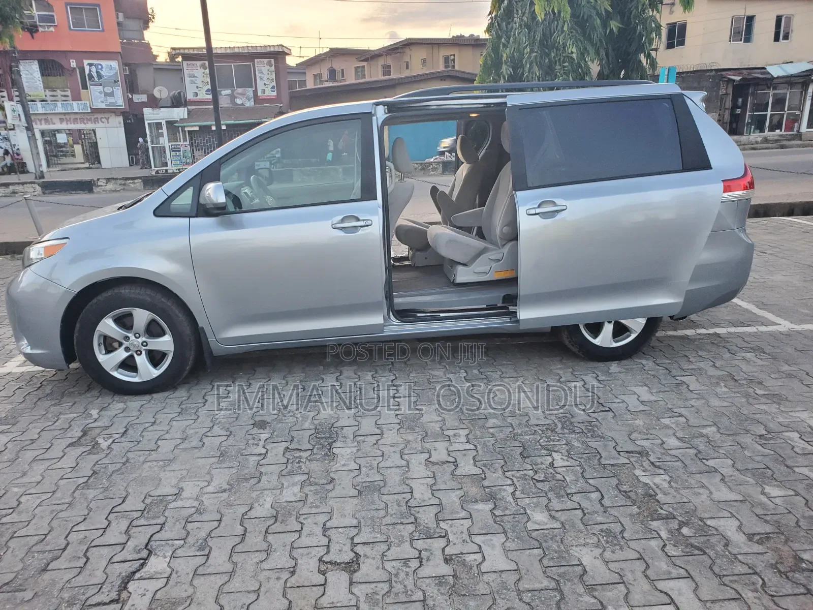 Toyota Sienna 2011 Blue