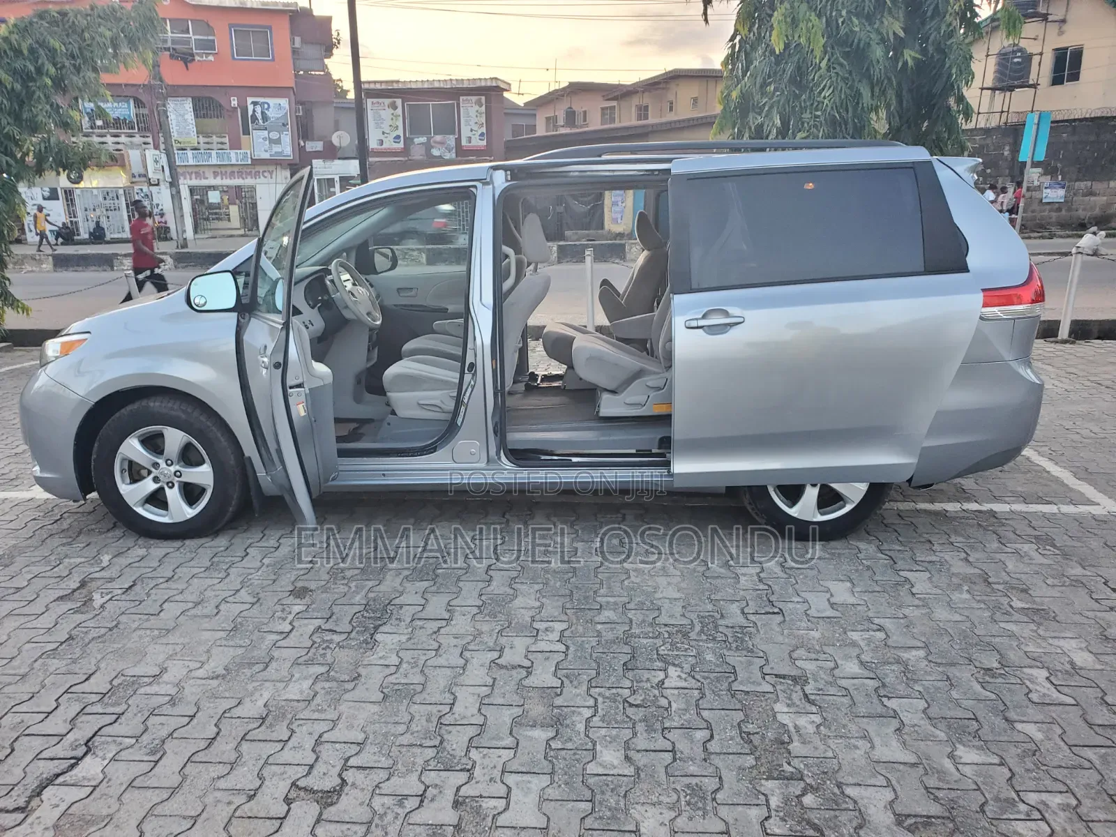 Toyota Sienna 2011 Blue