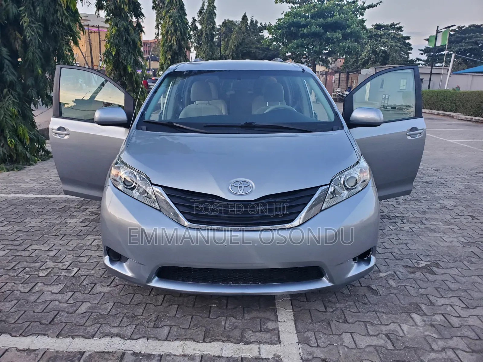 Toyota Sienna 2011 Blue