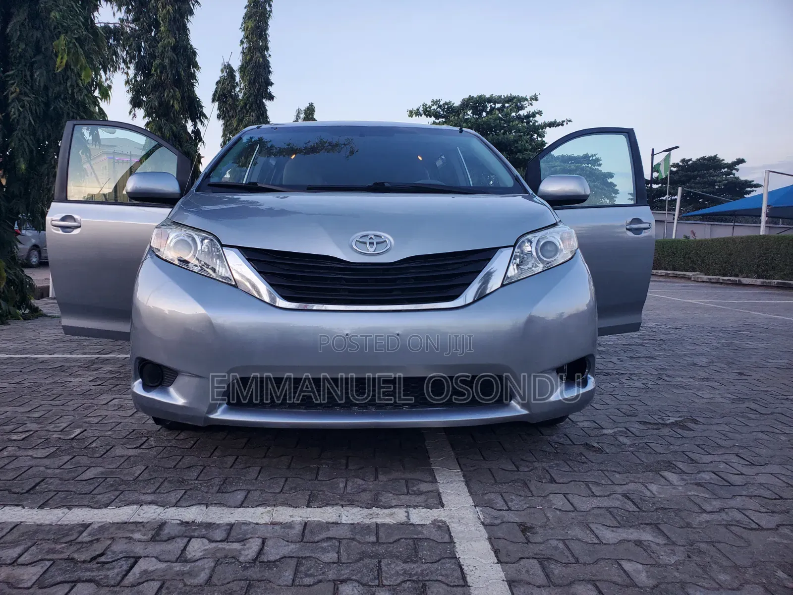 Toyota Sienna 2011 Blue