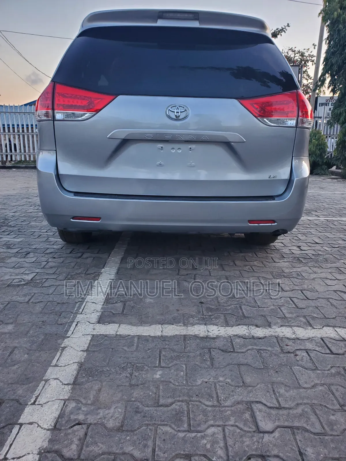 Toyota Sienna 2011 Blue